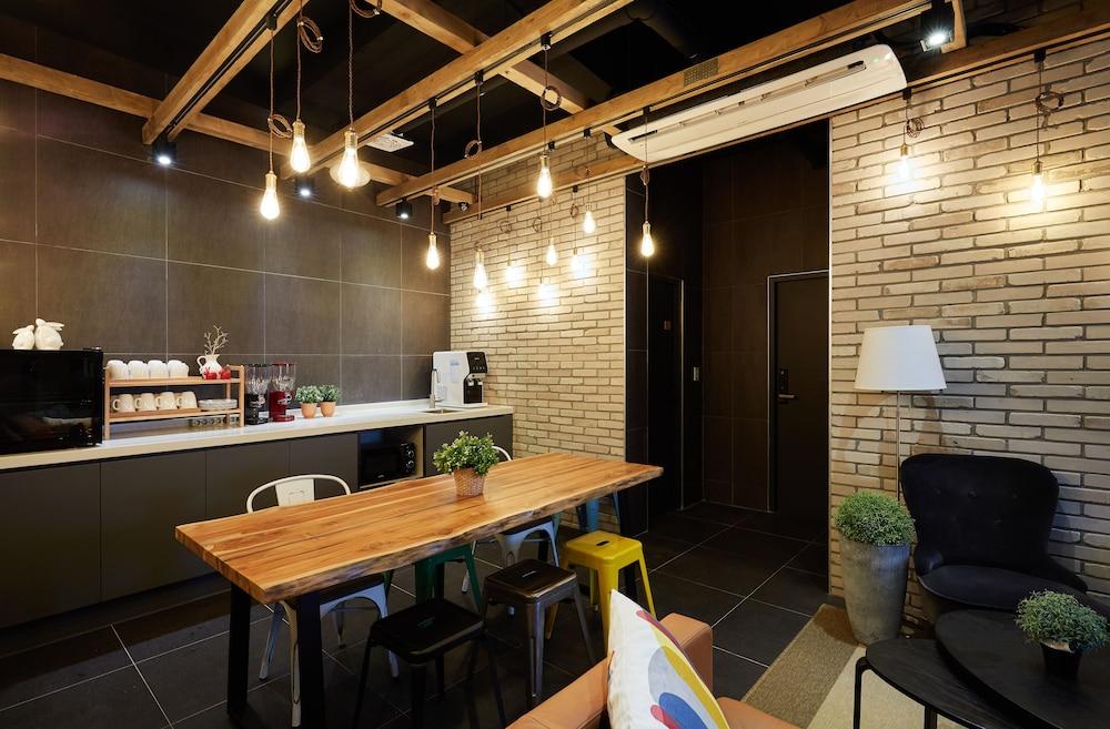 Hostel Cleo Seoul Hongdae Esterno foto