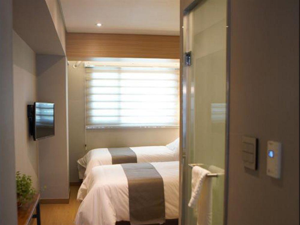 Hostel Cleo Seoul Hongdae Esterno foto